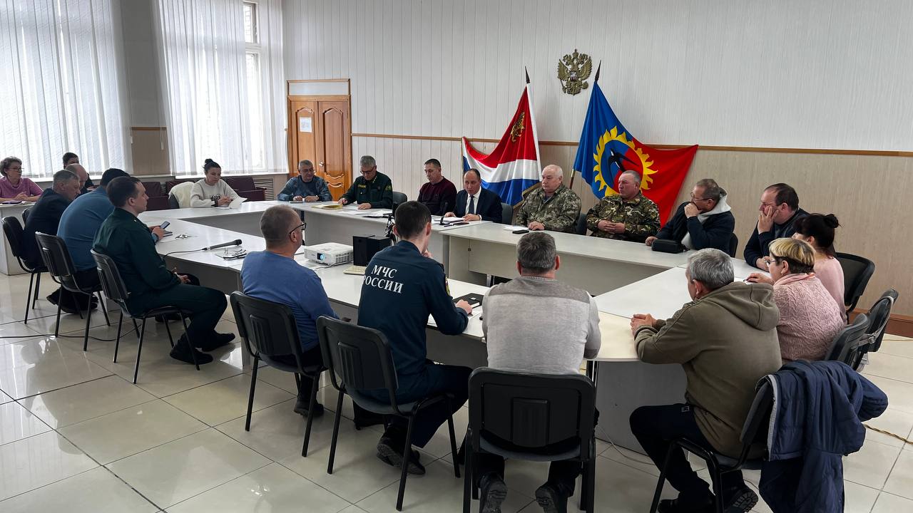 В Пожарском муниципальном округе состоялось рабочее совещание, посвященное подготовке к прохождению весеннего пожароопасного периода 2025 года.