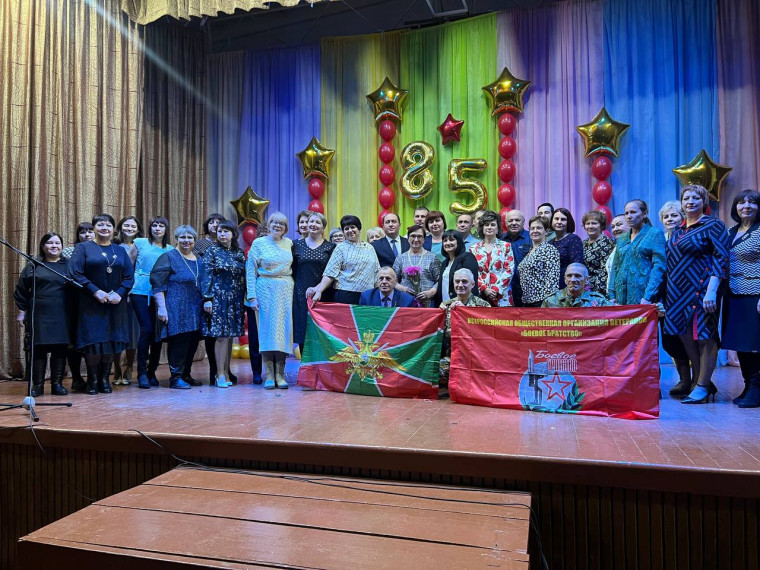 Средняя школа №17 села Новостройка гордо отметила 85-летие со дня своего образования. Средняя школа №17 села Новостройка гордо отметила 85-летие со дня своего образования.